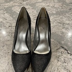 Nine West sparkly heels. New condition!! Size 9.5